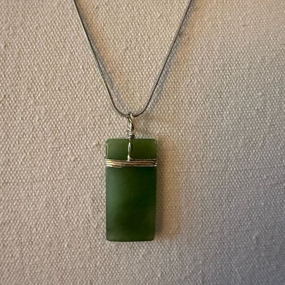 Green Chalcedony Wire Wrapped Pendant on Stainless Steel Chain Necklace. - Picture 2 of 5